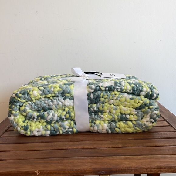 NWT UGG Home Sylvie Throw 50" W x 70" L - Picture 4 of 9